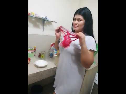 Esta mujer hace un amarre de amor con el hil0