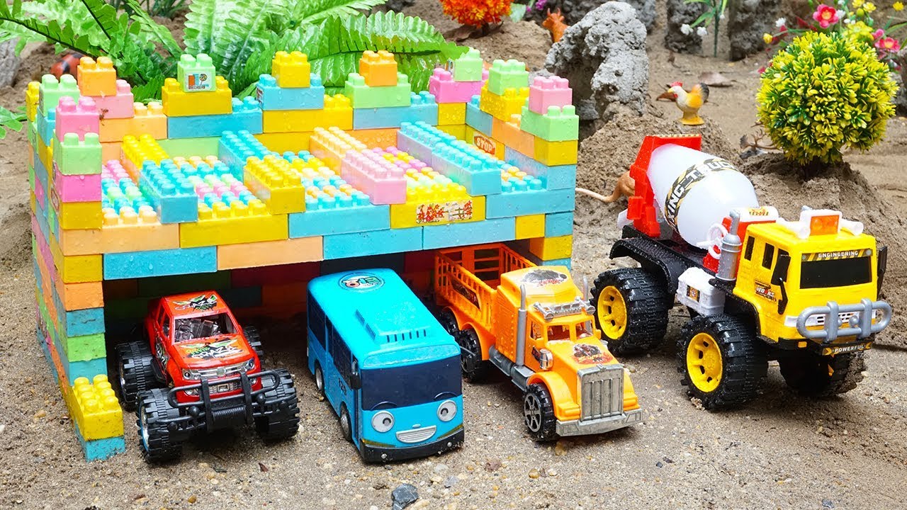 Mixer Truck Car Toy Pretend Play | Build House Blocks Toys For Children ððð TOTOTV Truck Toys