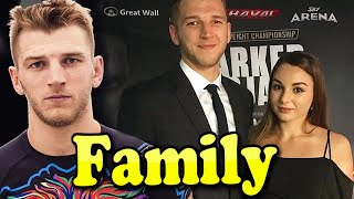 Dan Hooker Family With Daughter and Wife Isabella Hooker 2020
