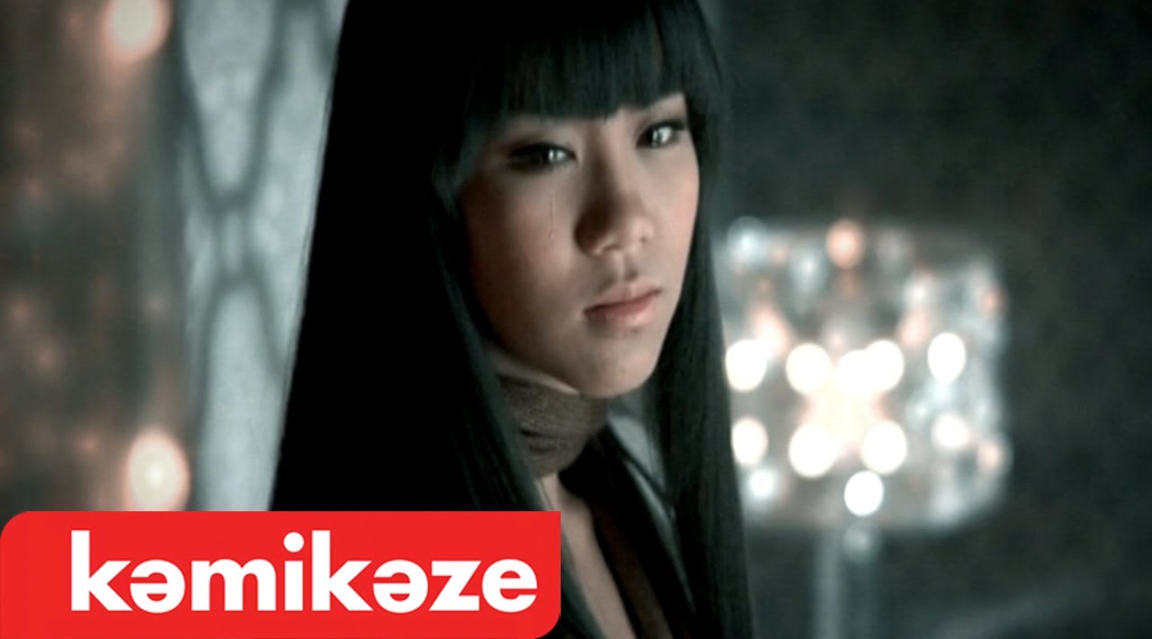 ปกเพลง มีฉันเป็นอะไร — KNOMJEAN