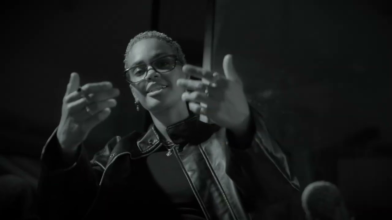 Obejrzyj JessB - can i (Official Visualiser) w YouTube Obejrzyj JessB - can i (Official Visualiser) w YouTube