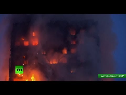 Devastador incendio en Londres consume una torre residencial (EN VIVO)