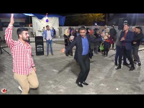 CUMADUYAR HEM SÖYLEDİ HEM OYNADI HEM COŞTURDU ABOOO0V ABOOOV YÜZBİN KERE ABOOOVV FOTOFERDİKAMERA