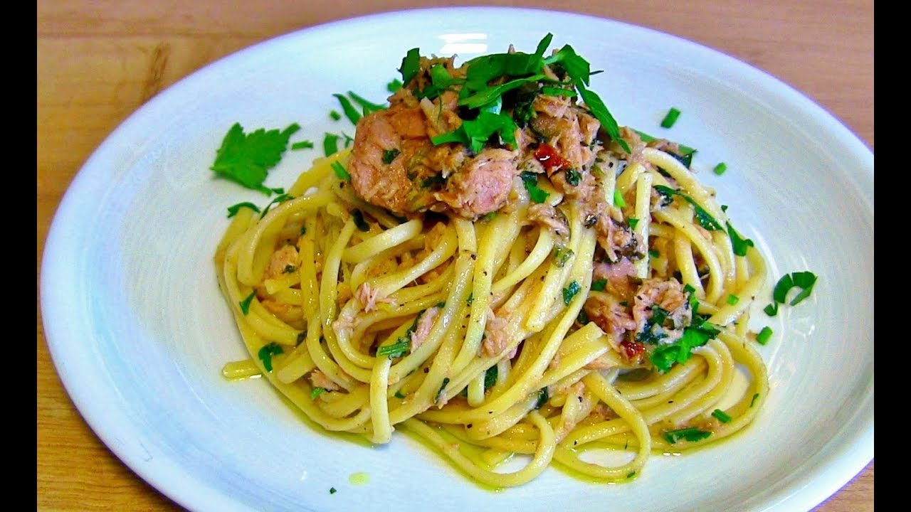 Spaghetti mit Thunfischsauce-Pasta mit Thunfisch Soße-Spaghetti al ...