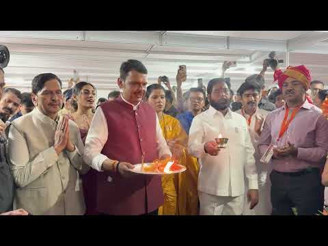 Heartfelt Ganesh Visarjan at Girgaon Chowpatty | लाडक्या बाप्पाला भक्तिभावाने भावपूर्ण निरोप!