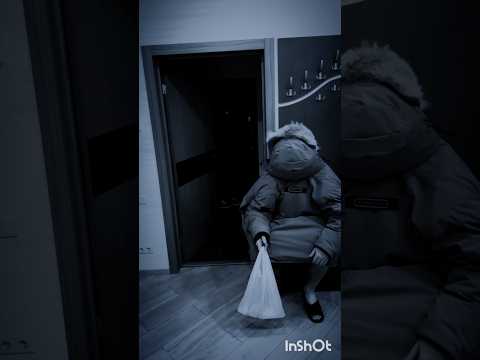 Когда хейтер пришëл из магазина, дома его ждал.. 😱👻 #мистика #бабайка #момо #призрак #косплей
