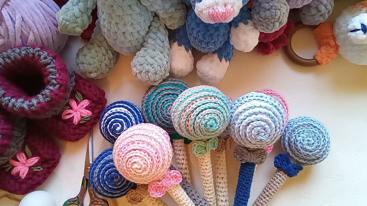 Πλέκουμε μία κουδουνίστρα γλειφιτζούρι με βελονάκι.