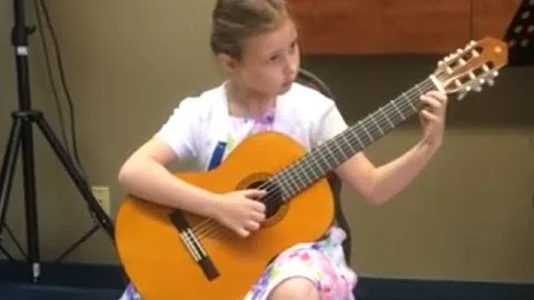 Laurie Hbert (8 ans) guitare classique - La Carava...