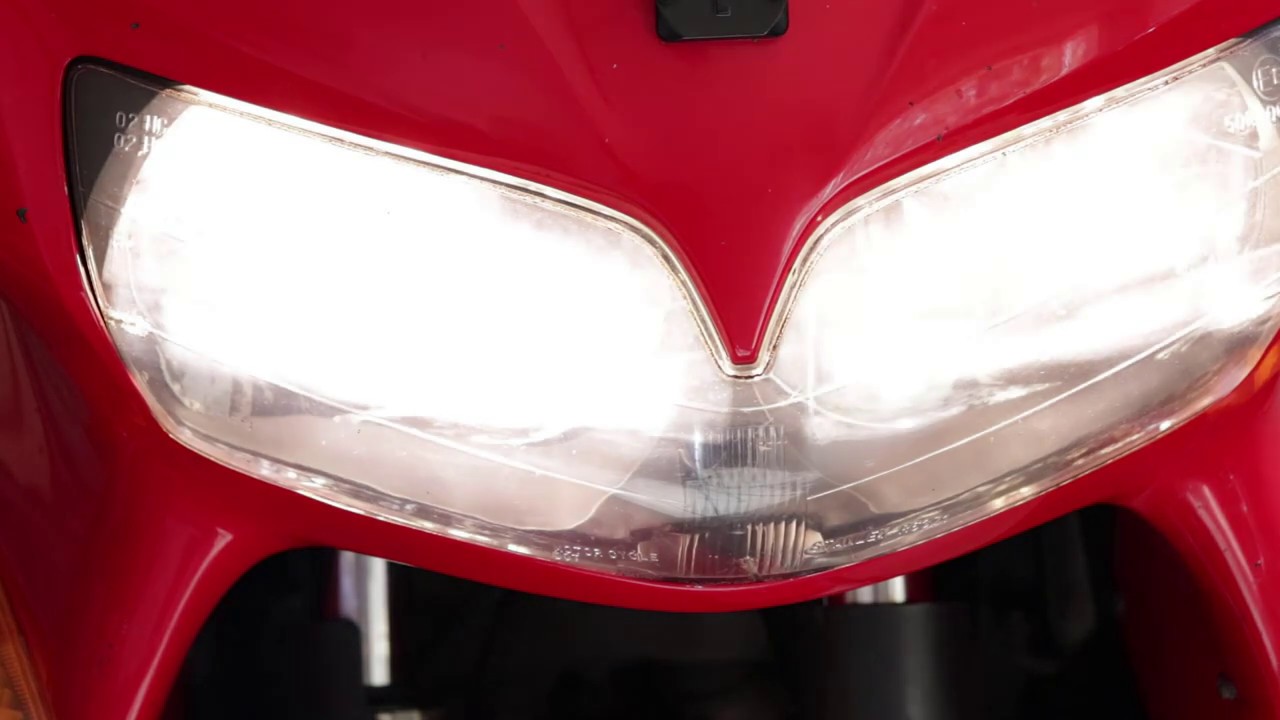 Honda VFR800 (RC46) 1998 года. Замена плафона фары без разборки мотоцикла — своими руками.