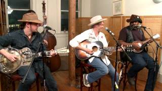 South Memphis String Band - "Jesse James" at Music in the Hall: Episode Twelve chords