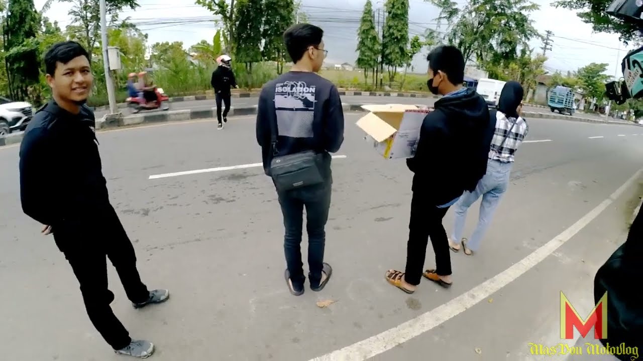 Motovlogger rembang bagi bagi takjil