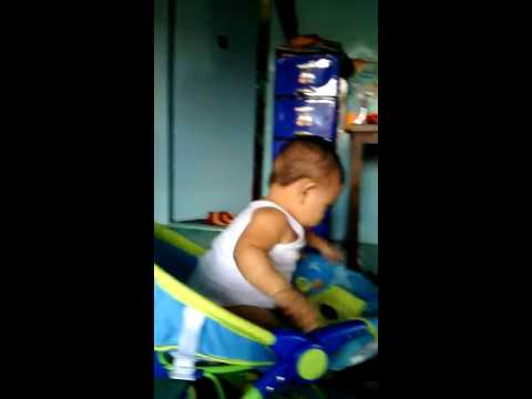 Video bayi  lucu jatuh dari kursi  YouTube