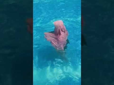 prank ukhti 😀 kecebur di kolam renang 🙏💓