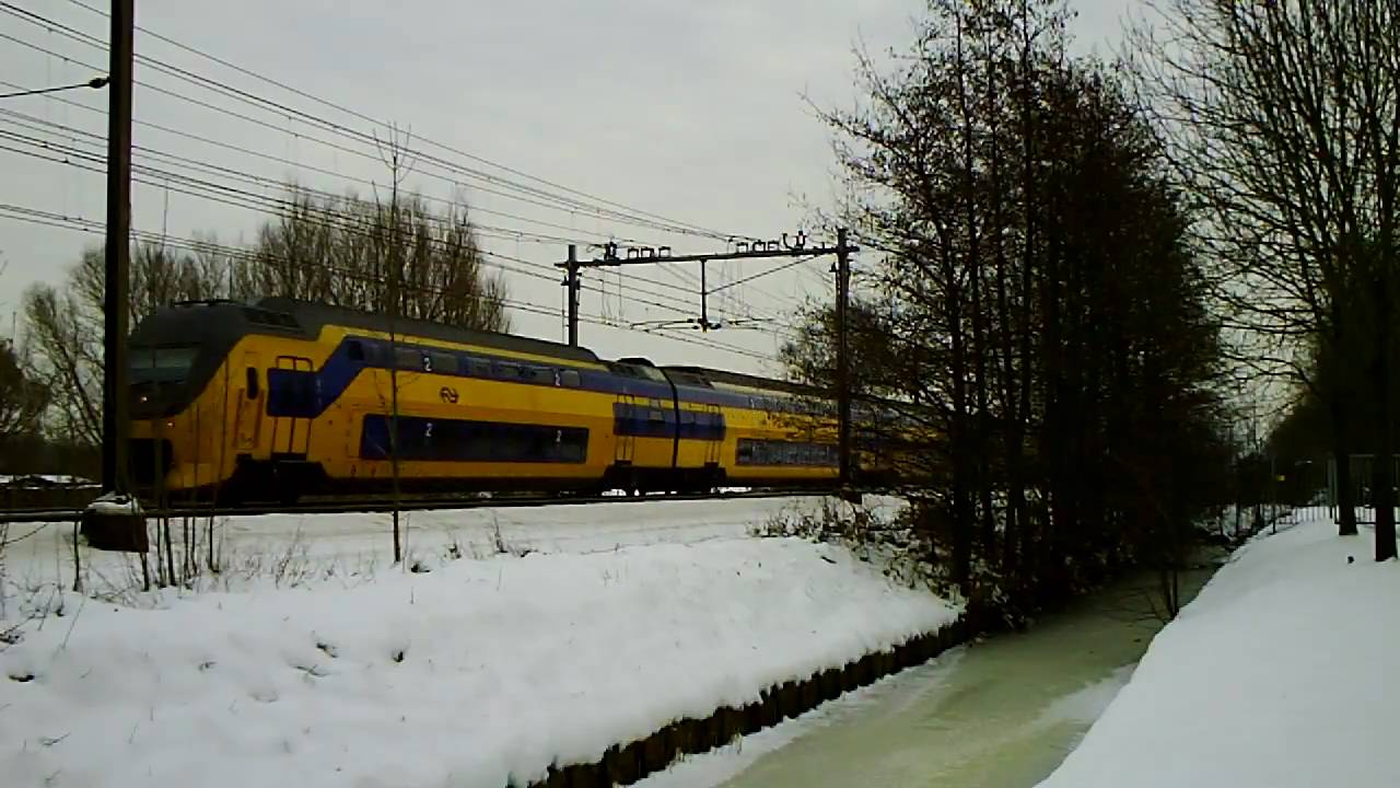 VIRM 9406 raast door Rijswijk