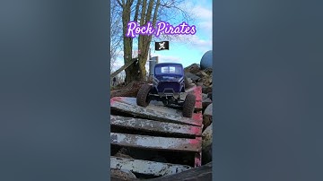 Rock Pirates RC FLEXING HARD 🚨 #rockpiratesrc #rccrawler #rccar
