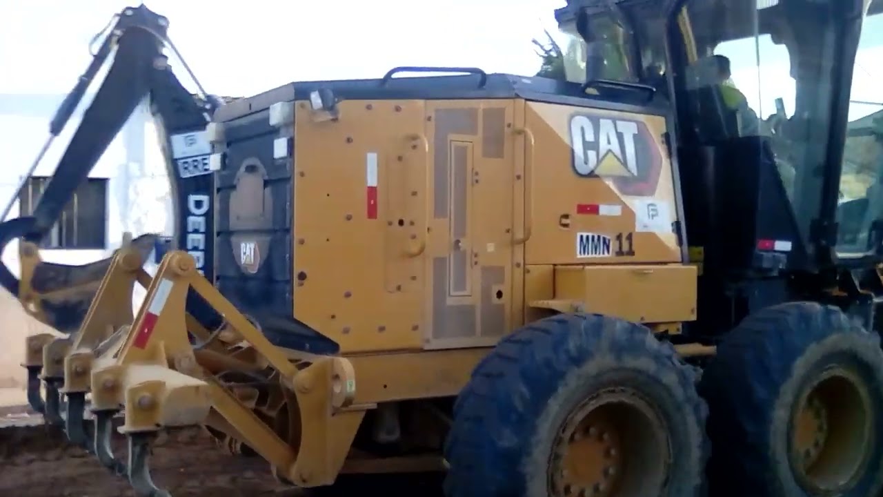 Nova Motoniveladora CAT 120 Trabalhando no Village Campestre 2 na rua costa nabal...