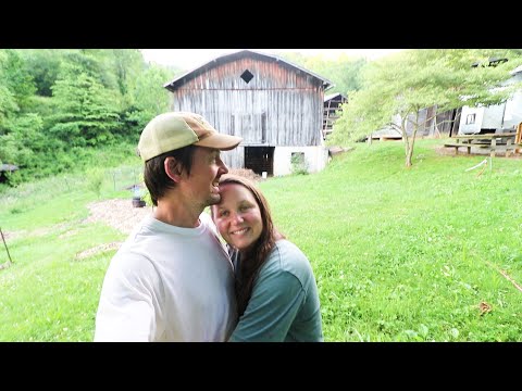 Young HOMESTEADERS Living DREAM LIFE on a Country Farm - milk cow, garden, goats and 5 kids...