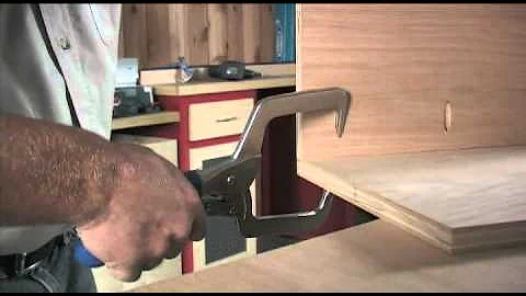 Right Angle Clamp: Joining Workpieces at 90-Degree Angles Made Easy!