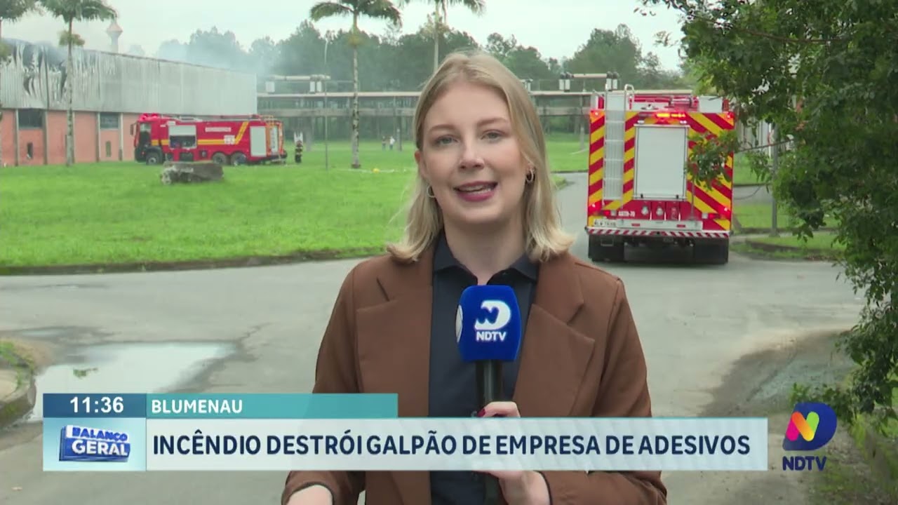 Incêndio destrói galpão de empresa de adesivos