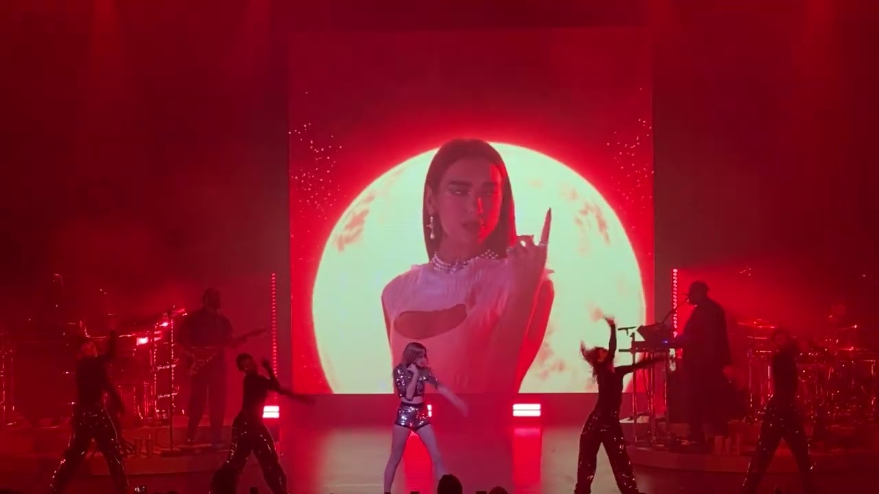 Fever - Angèle ft. Dua Lipa - Vancouver 06-Apr-2023 - Concert - Nonante-Cinq - QE Theatre - IMG 8463