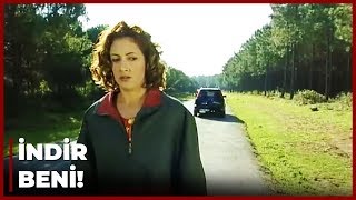 Zeyno Erkana Sinirlenip Arabadan İniyor Yılan Hikayesi 42. Bölüm