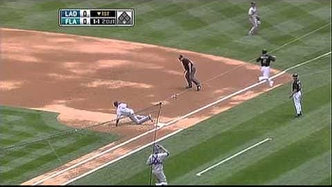 2010/04/11 Belliard robs the hitter of a base hit