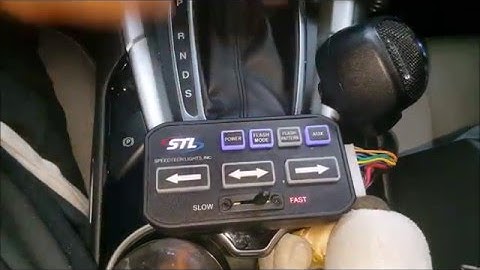 STL Speedtech Light Striker 8 TIR (amber) with 2 Striker Grille Lights (1 red)(1 amber)