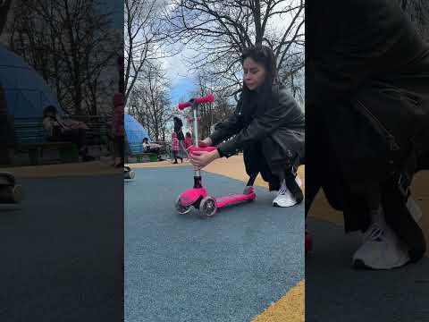 Самокат-біговел триколісний Best Scooter Maxi, Зелений 07196, видео 1