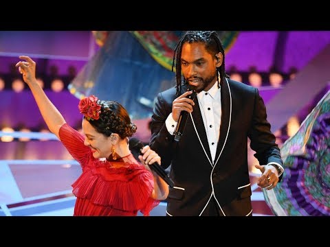 2018-oscars:-miguel,-gael-garcia-bernal-and-natalia-lafourcade-perform-coco's-'remember-me'