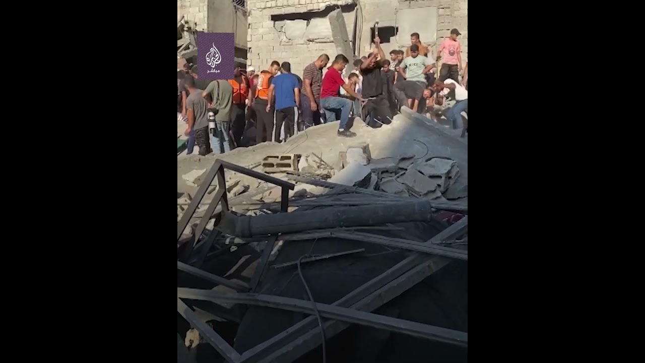 قصف إسرائيلي على مخيم الشاطئ في #غزة ومحاولات لإخراج الضحايا من تحت الأنقاض