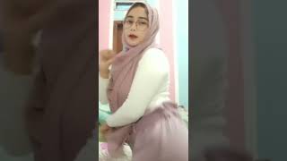 cewe hot#short #shorts #shortsbeta #viral #goyanghot #tiktokvideo #video #hijabgoyang #hijabhot #fyp