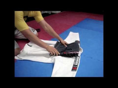 Relson Gracie Jiu-Jitsu Team HK Kimono Folding