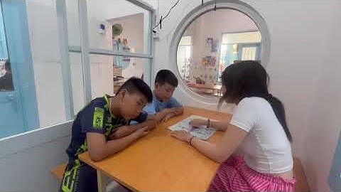 Tiếng Anh Giao Tiếp Phan Thiết: Sony  and David practice talking about Modal verb- Must& Mustn