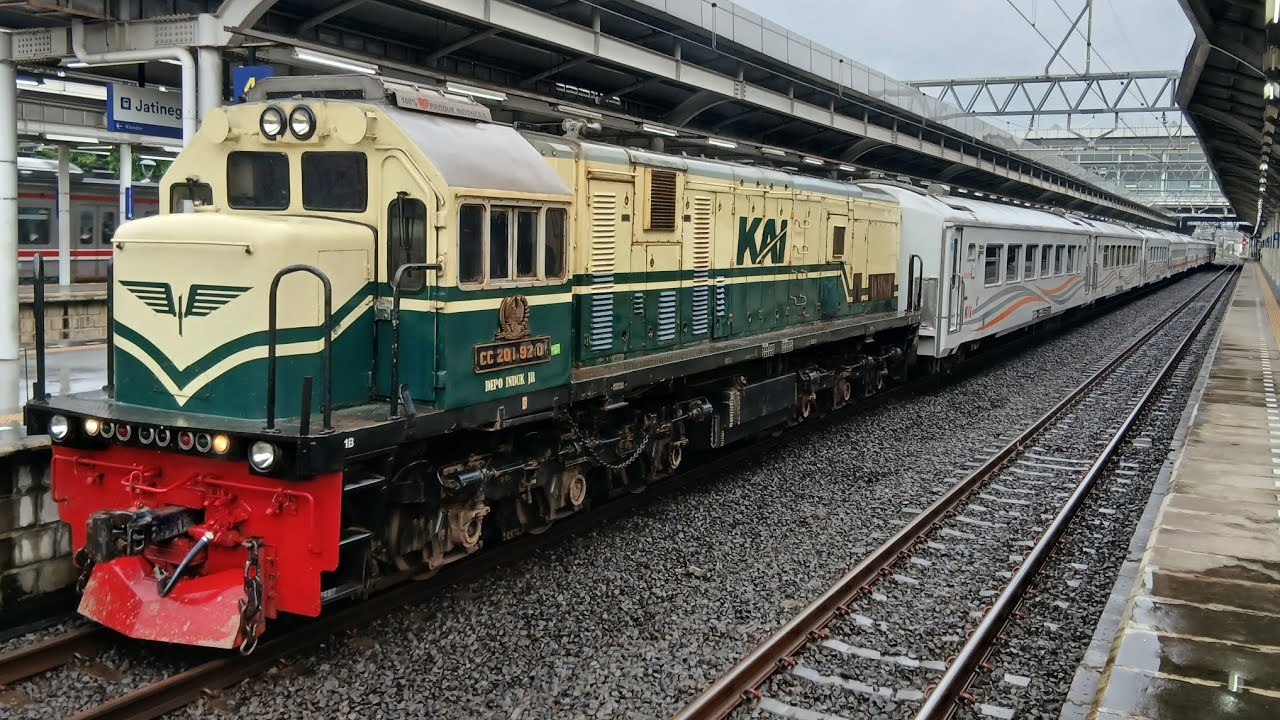 Hunting dapet spesial lokomotif vintage di awal puasa di St.Jatinegara part 2