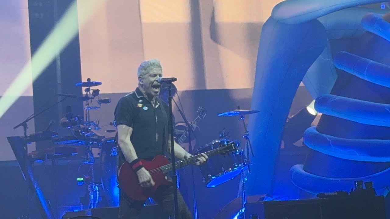 The Offspring - Hammerhead (2) live. Manchester 16/11/25 - YouTube