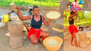 TRADITIONAL VILLAGE LIFESTYLE//POUNDING MAIZE FOR FOOD