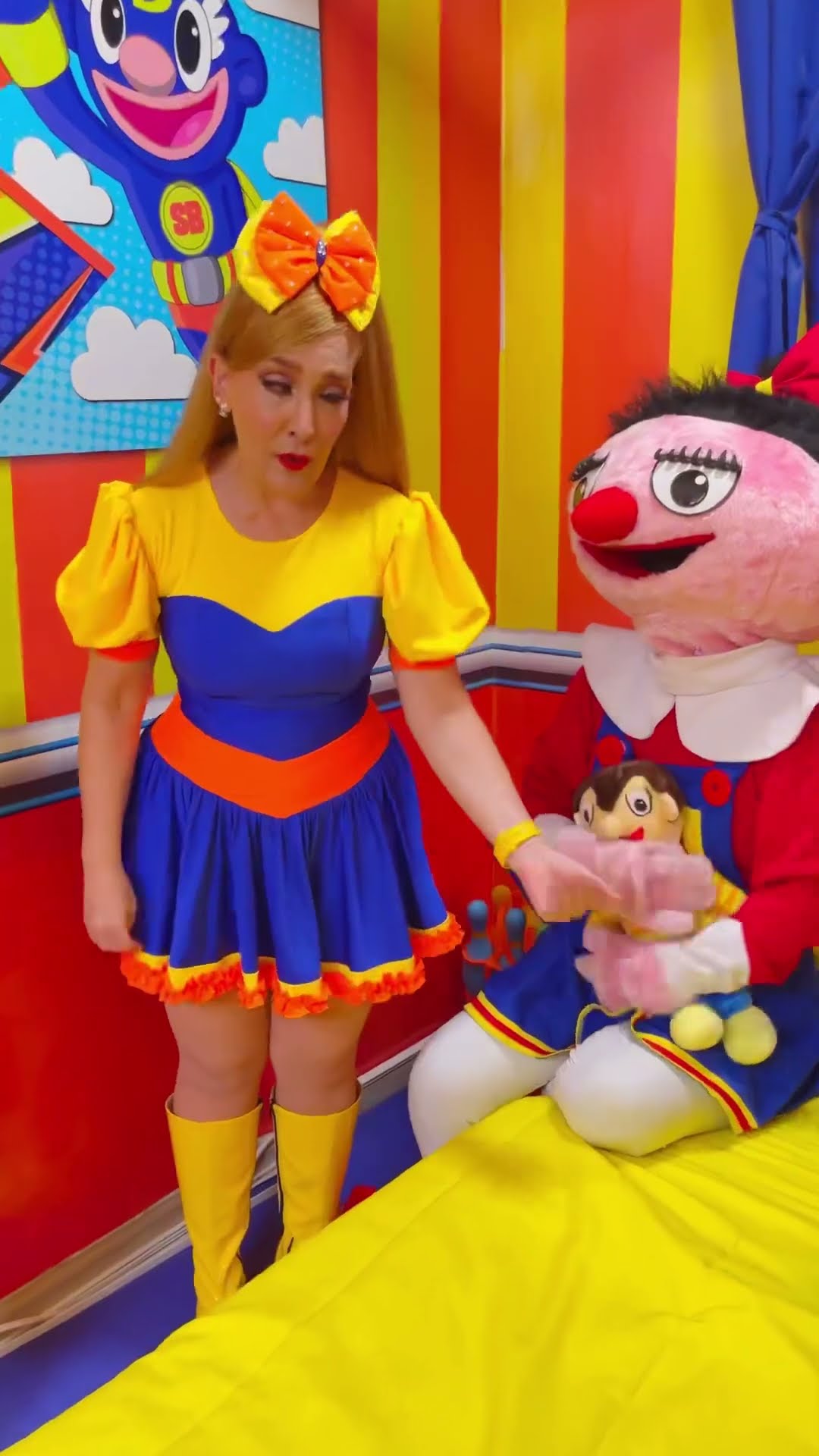 Miguelita interrumpe a Beto - Bely y Beto #belyybeto #videosparaniños