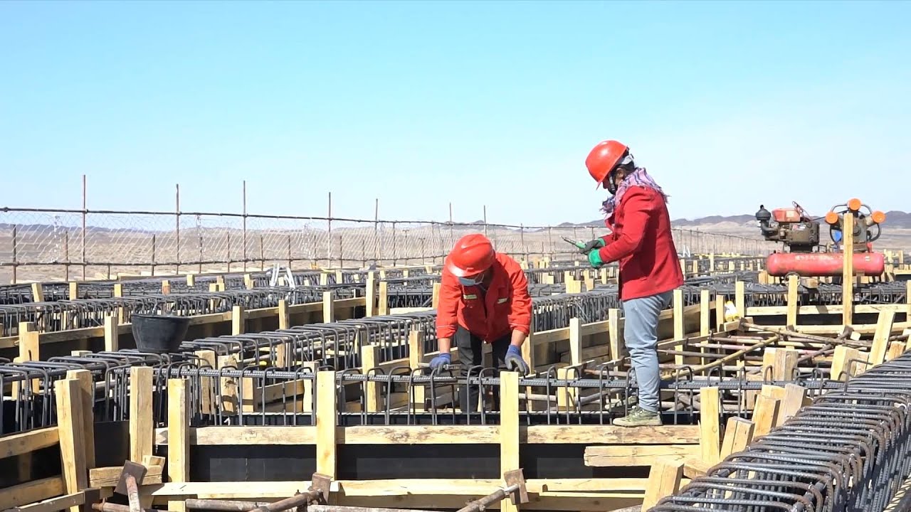 GLOBALink | Key highway projects in China's Xinjiang resume work