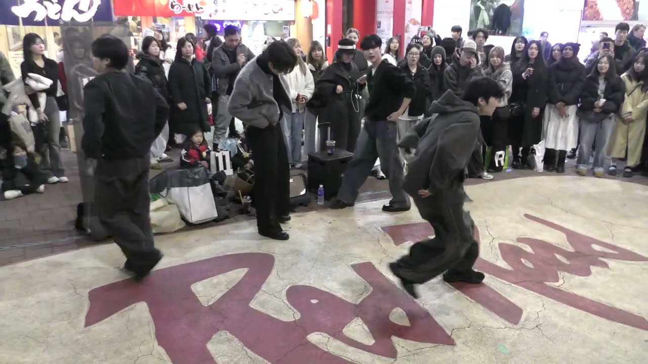 251210 Korea Kpop Dance Team mocean (모션) - 중독 (Overdose)/으르렁 (Growl) (EXO) Hongdae busking
