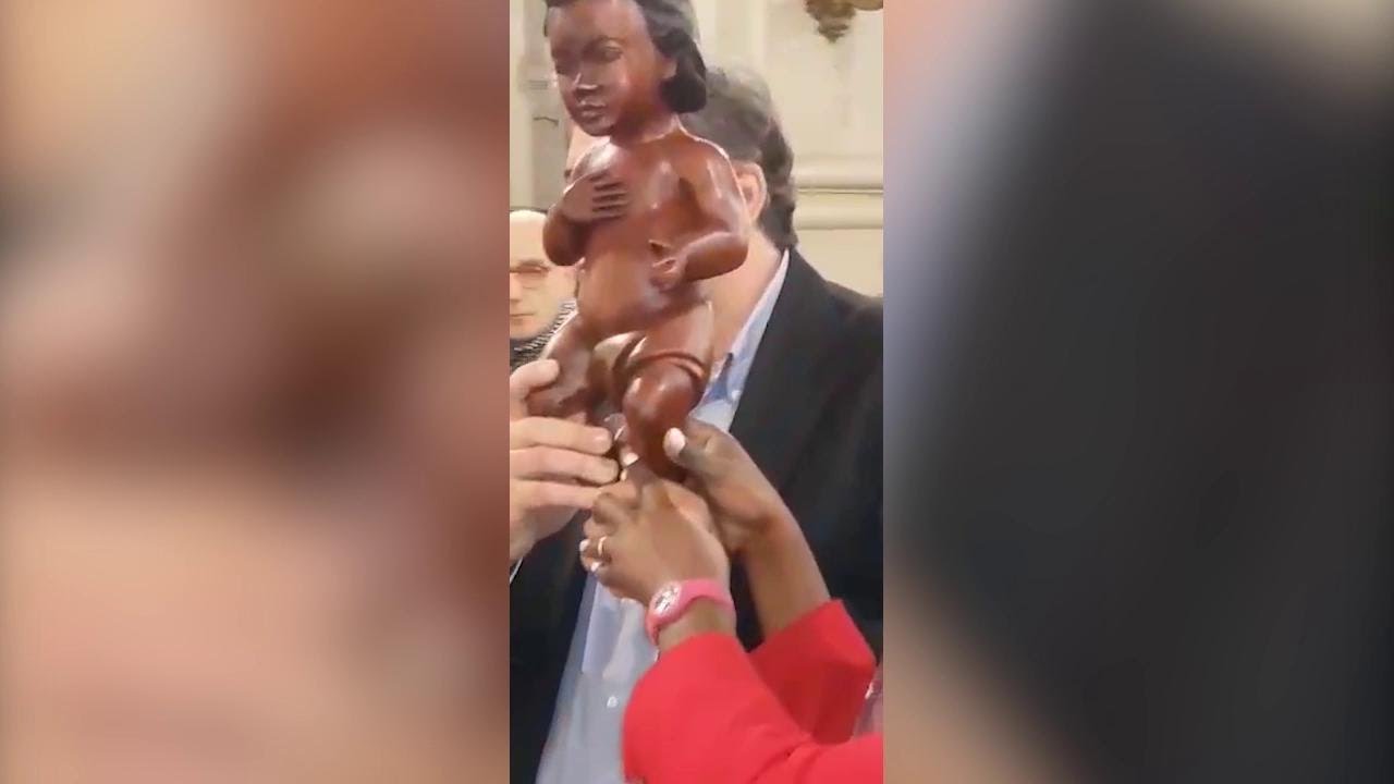 Palermo, alla messa di Natale il piccolo Gesù è nero: il corteo in cattedrale