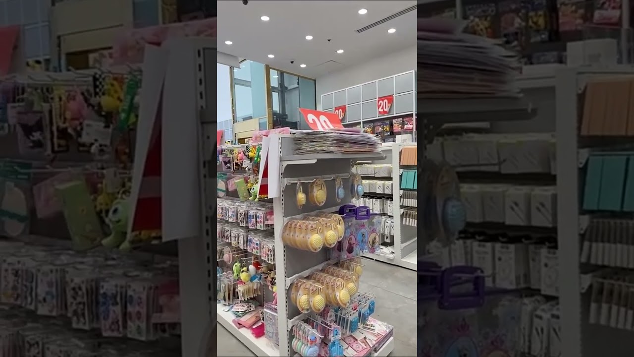 متمسكه فيه تخاف يرن ولا ننتبه 😂-يوميات وله وغاده السحيم