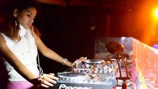 Clara Fernandes Live