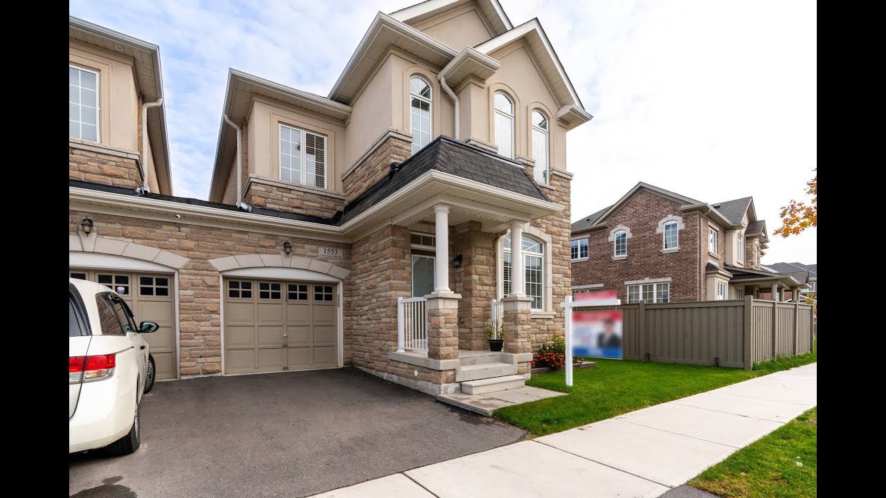 Semi detached home for sale in Milton.1553 Chretien St, Milton, ON