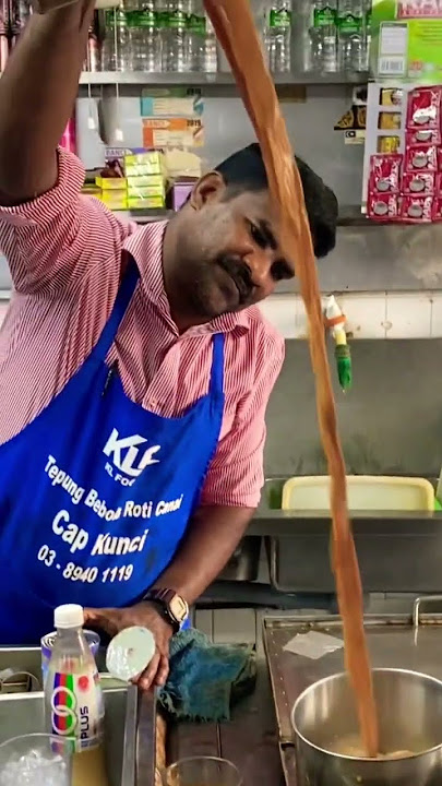 Teh Tarik in Malaysia 🇲🇾#shorts #viral #malaysia #delicious #explore #subscribe #fyp #fun #travel