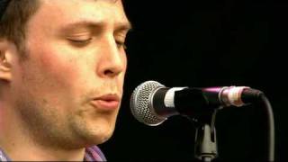 The Maccabees - Toothpaste Kisses (Glastonbury 26-6-2009)