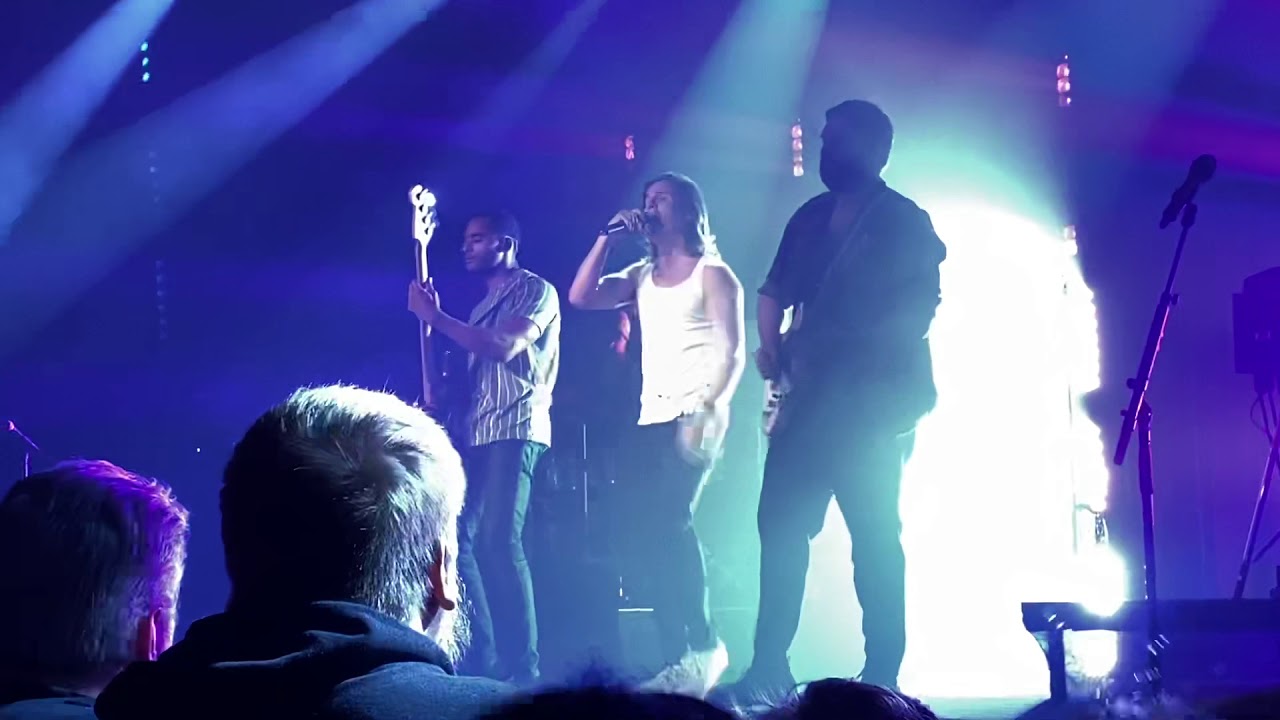 Lukas Graham - Off To See The World (Live in Chicago)