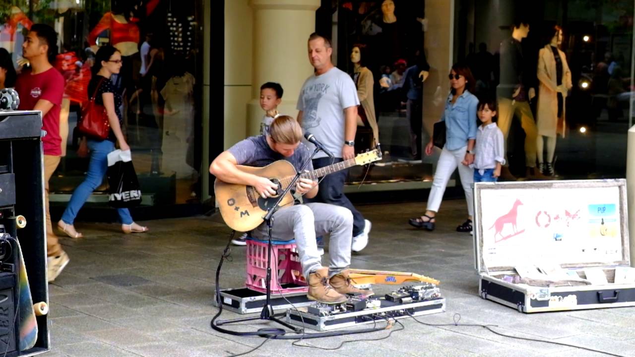 amazing street performer at perth in australia (performer