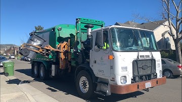 Autocar ACX • Labrie Automizer Garbage Truck