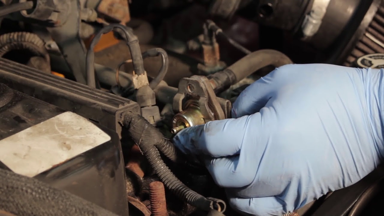 Jeep Cherokee Fuel Pressure Regulator Replacement - YouTube