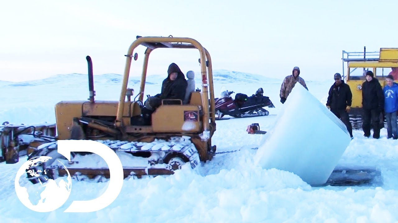 arctic ocean Mining at the Bottom of the Bering Sea During an Arctic Winter | Gold Divers